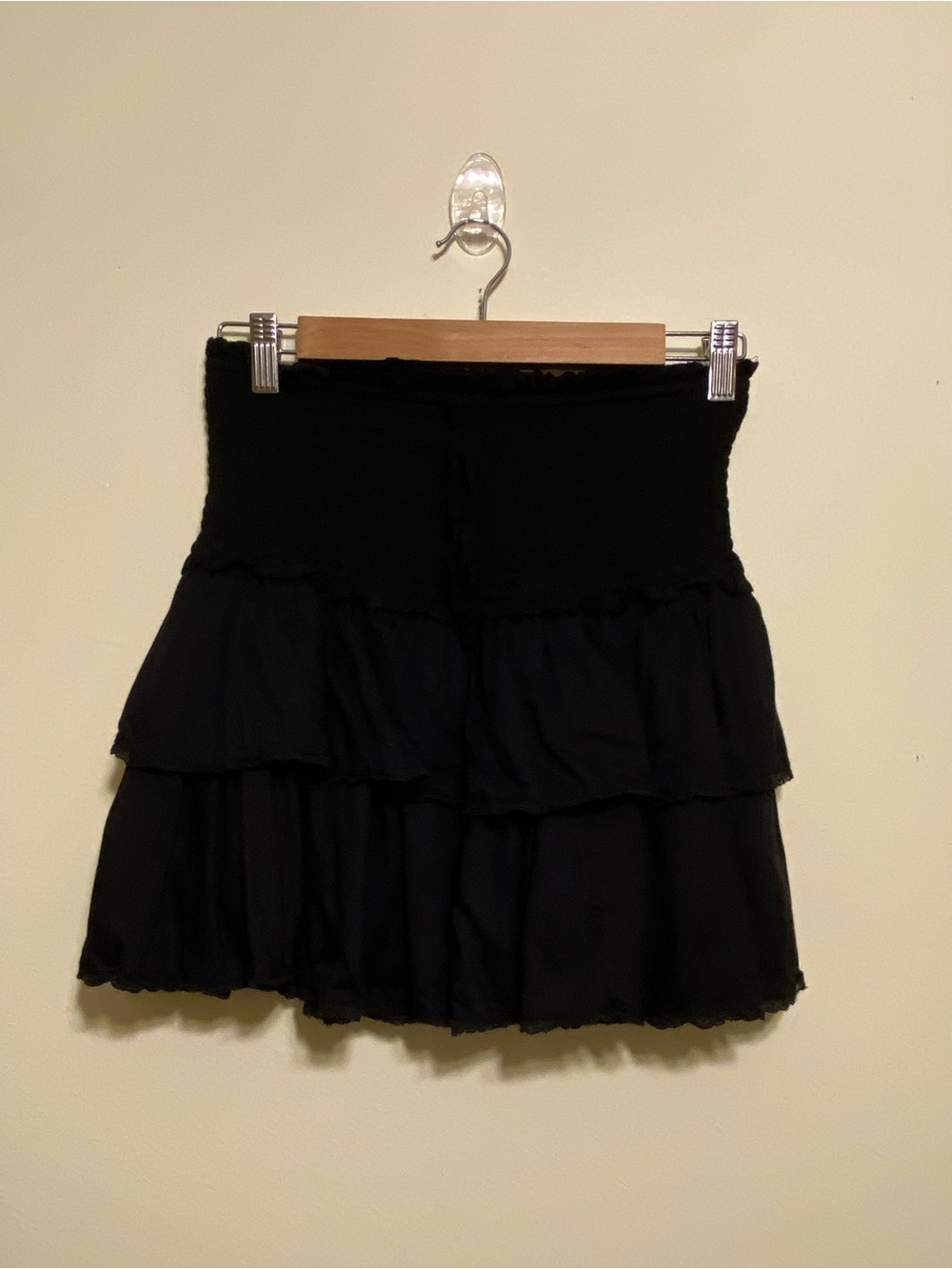 Wilfred Aritzia Black Tiered Mini Skirt with Smocked Waistband. Size S